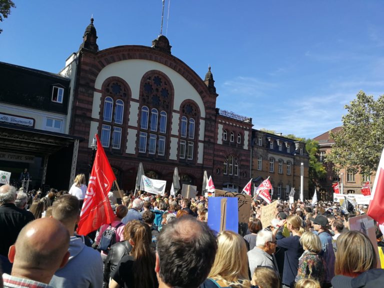 10.000 Menschen gehen auf die Straße